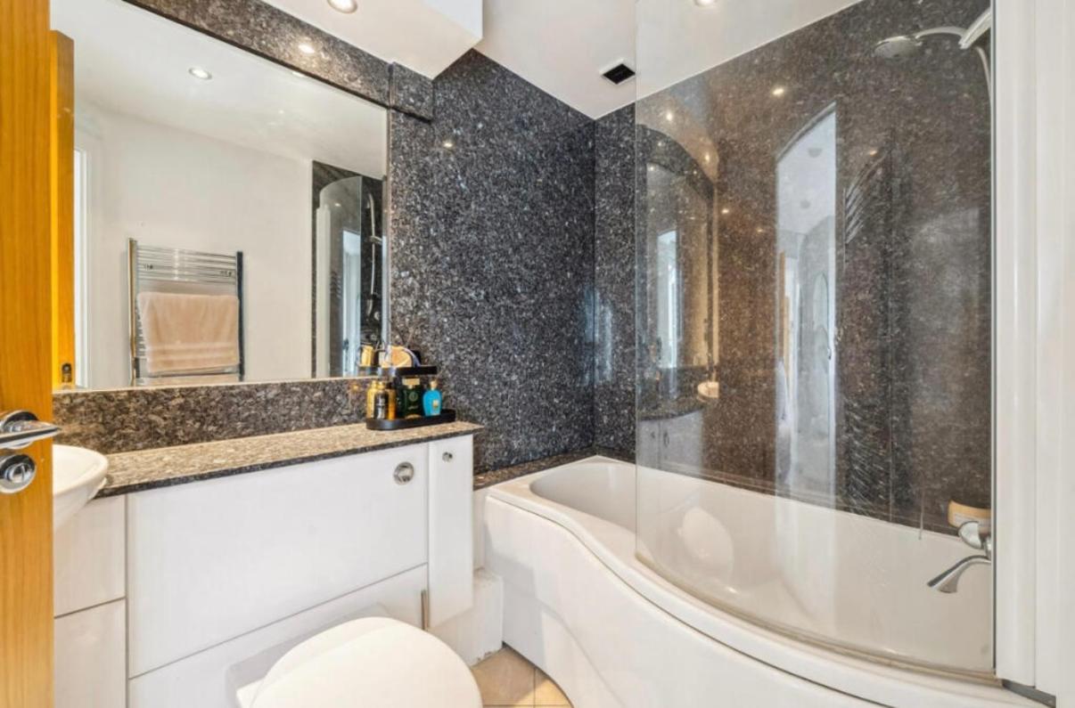 Chelsea Harbour Two En-suite Bed Apartment *